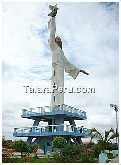 Estátua de Jesús en un parque en Talara Alta